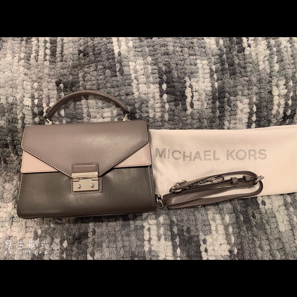Michael Kors Messenger Crossbody.